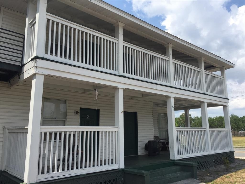 228 N Beaumont Avenue - Photo 0
