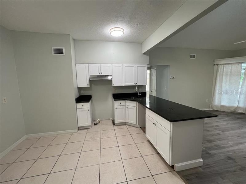 228 N Beaumont Avenue - Photo 5