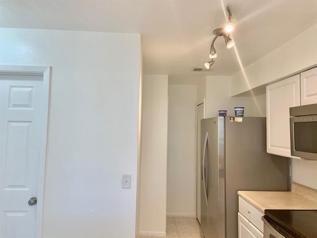 2966 S Semoran Boulevard - Photo 2