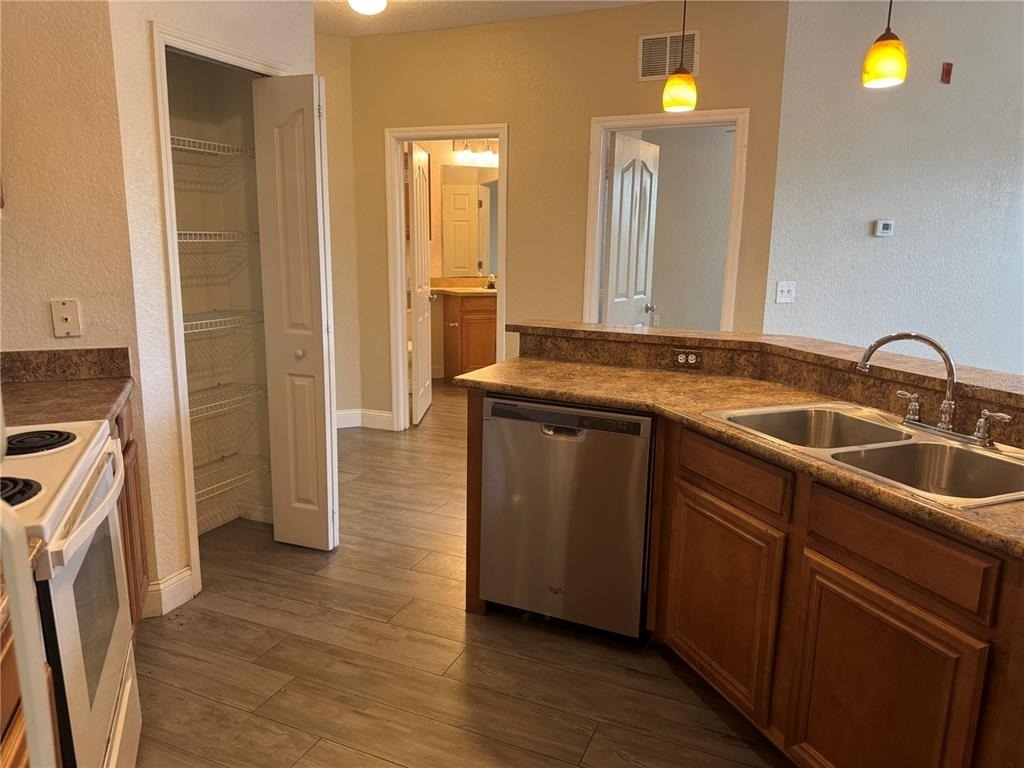 6149 Metrowest Boulevard - Photo 10