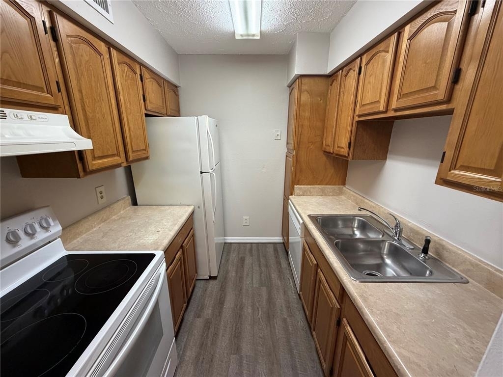 345 Wymore Road - Photo 4