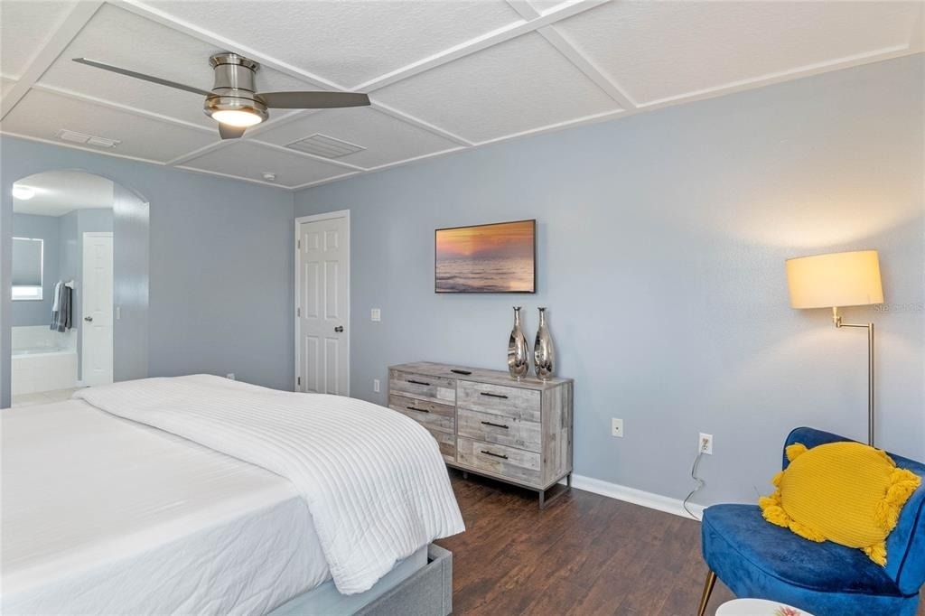 817 Highgate Park Boulevard - Photo 2