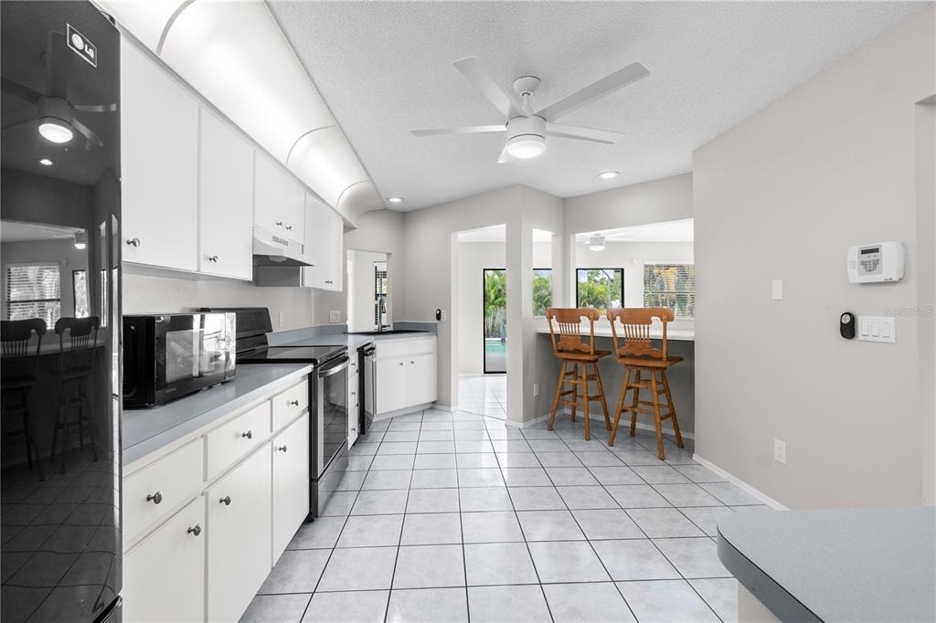 10260 Deerwood Avenue - Photo 2