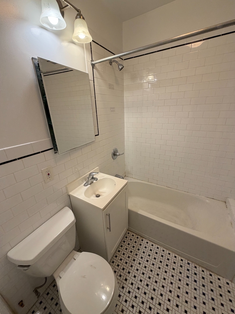 East 89th Street - Photo 6