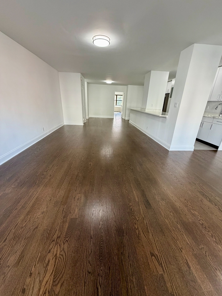   East 87 Street - Photo 2