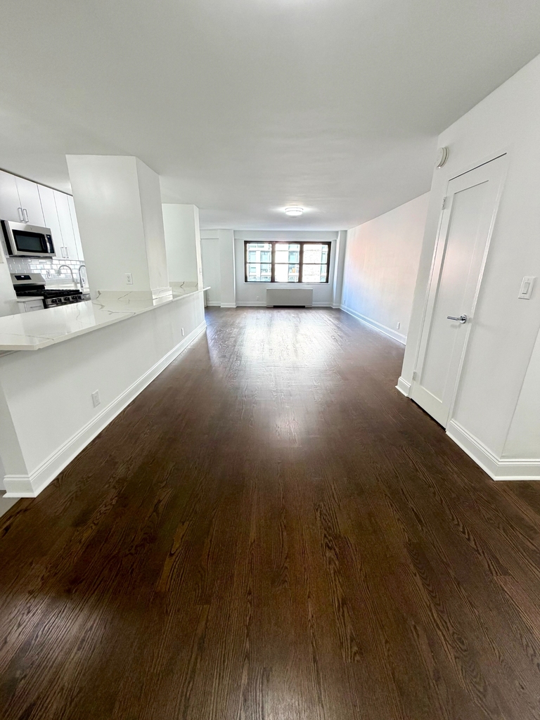   East 87 Street - Photo 1