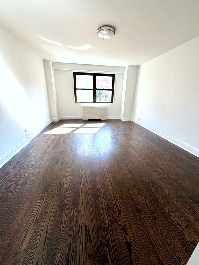   East 87 Street - Photo 4