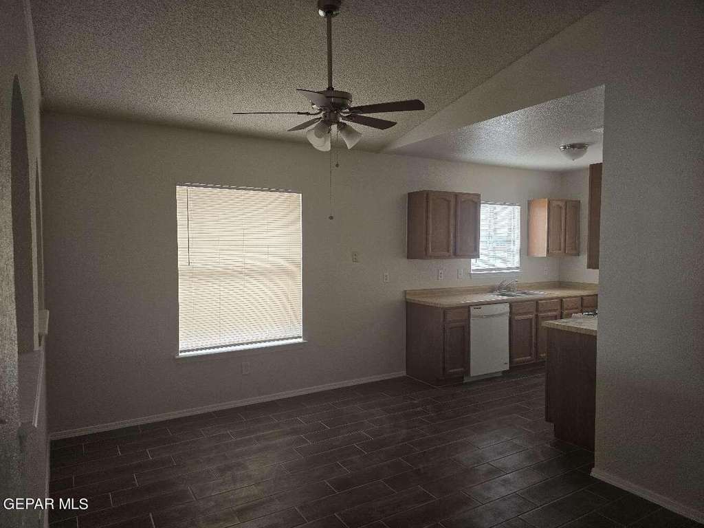 11646 Edward James Avenue - Photo 4
