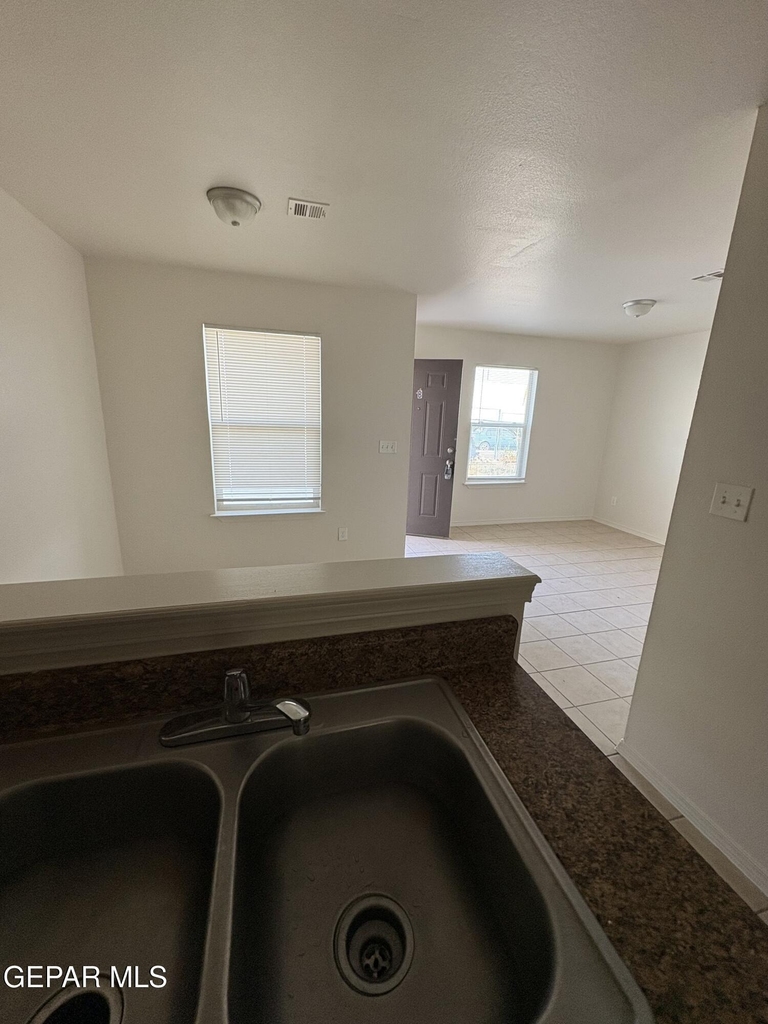 2524 Porter Avenue - Photo 7