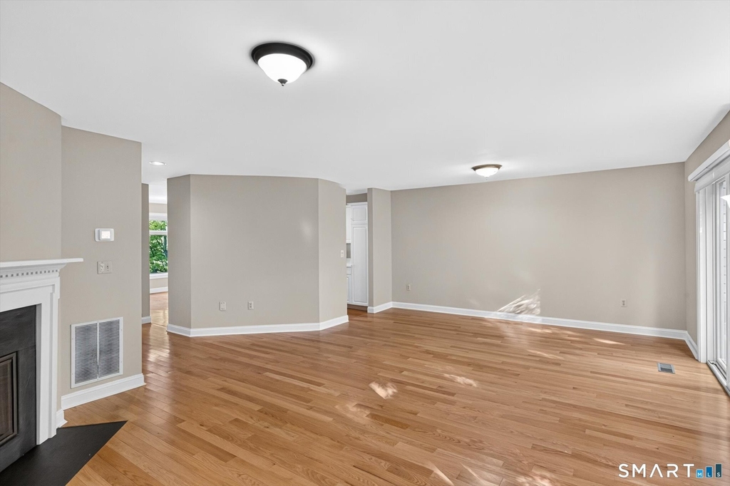 7 Essex Court - Photo 7