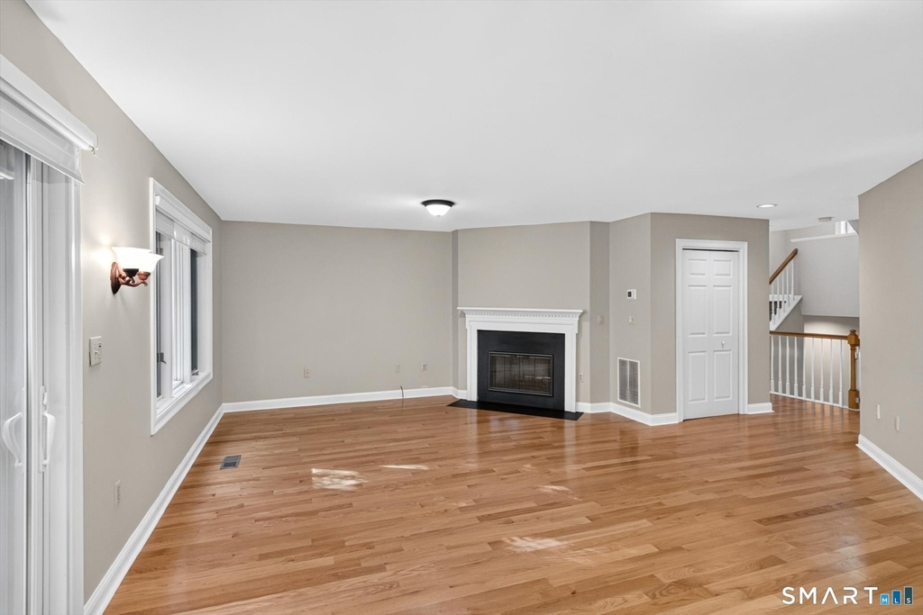 7 Essex Court - Photo 4