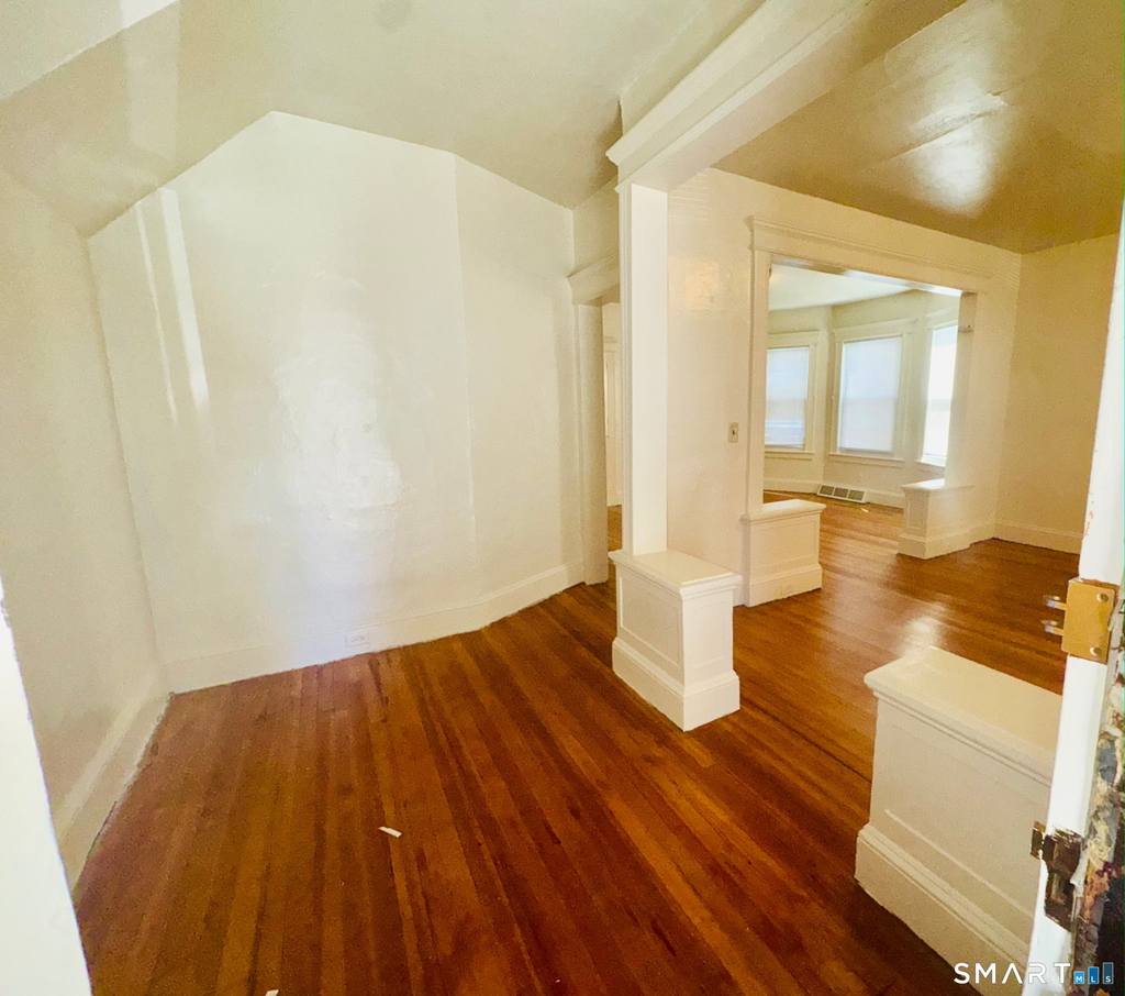 962 Howard Avenue - Photo 3
