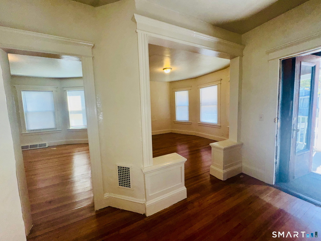 962 Howard Avenue - Photo 2