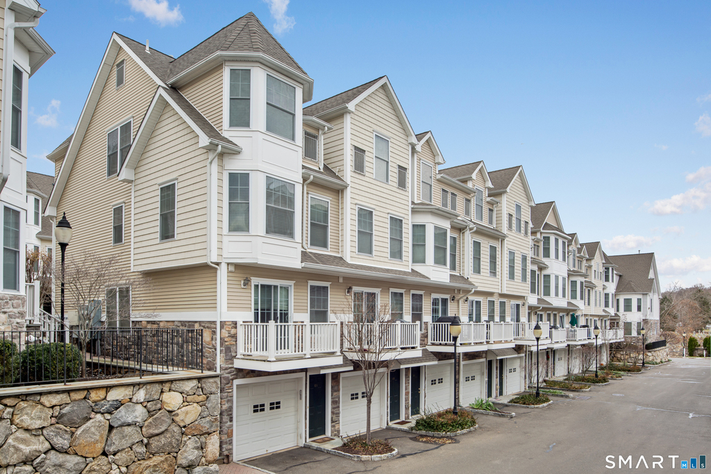 85 Camp Avenue - Photo 0