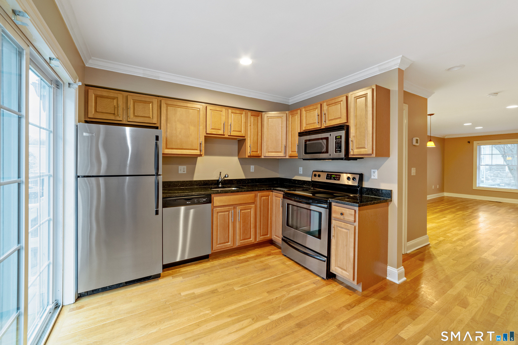 85 Camp Avenue - Photo 9