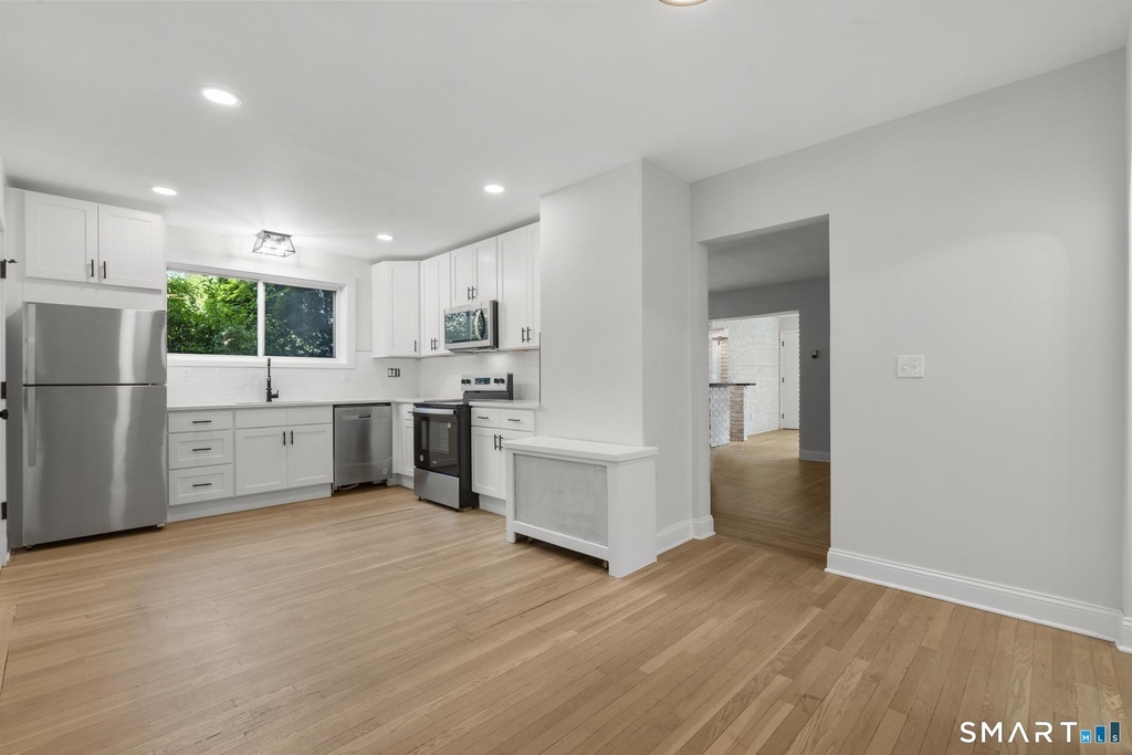 1070 Whitney Avenue - Photo 4