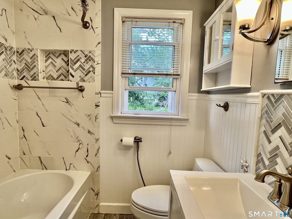 140 1/2 Stuart Avenue - Photo 4
