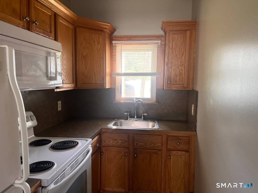 96 Burritt Street - Photo 3