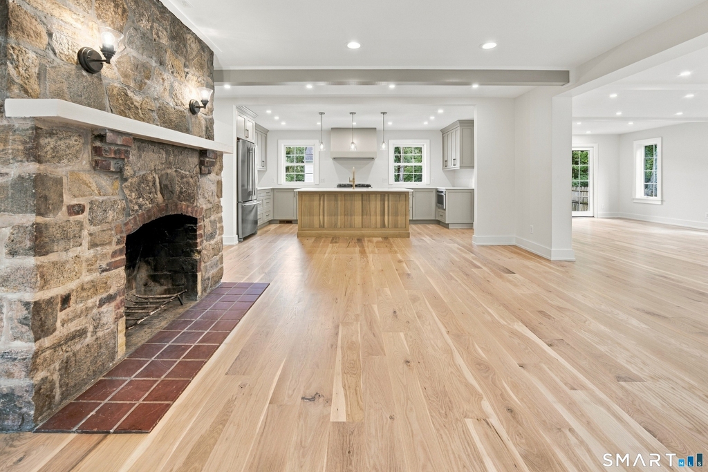 102 Newtown Turnpike - Photo 2
