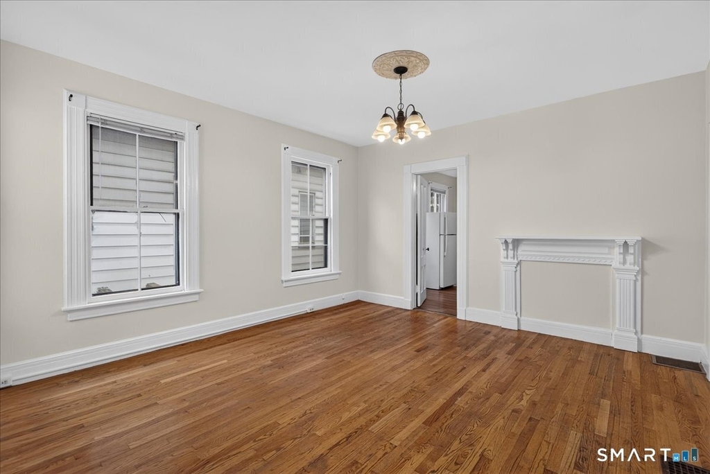 28 Edwards Street - Photo 2