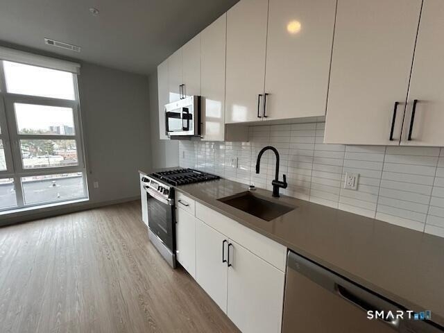 711 Summer Street - Photo 0