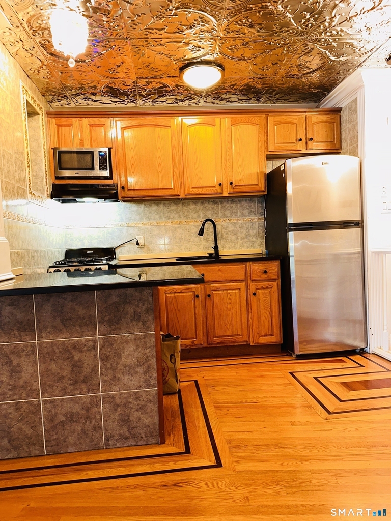 126 Biruta Street - Photo 4
