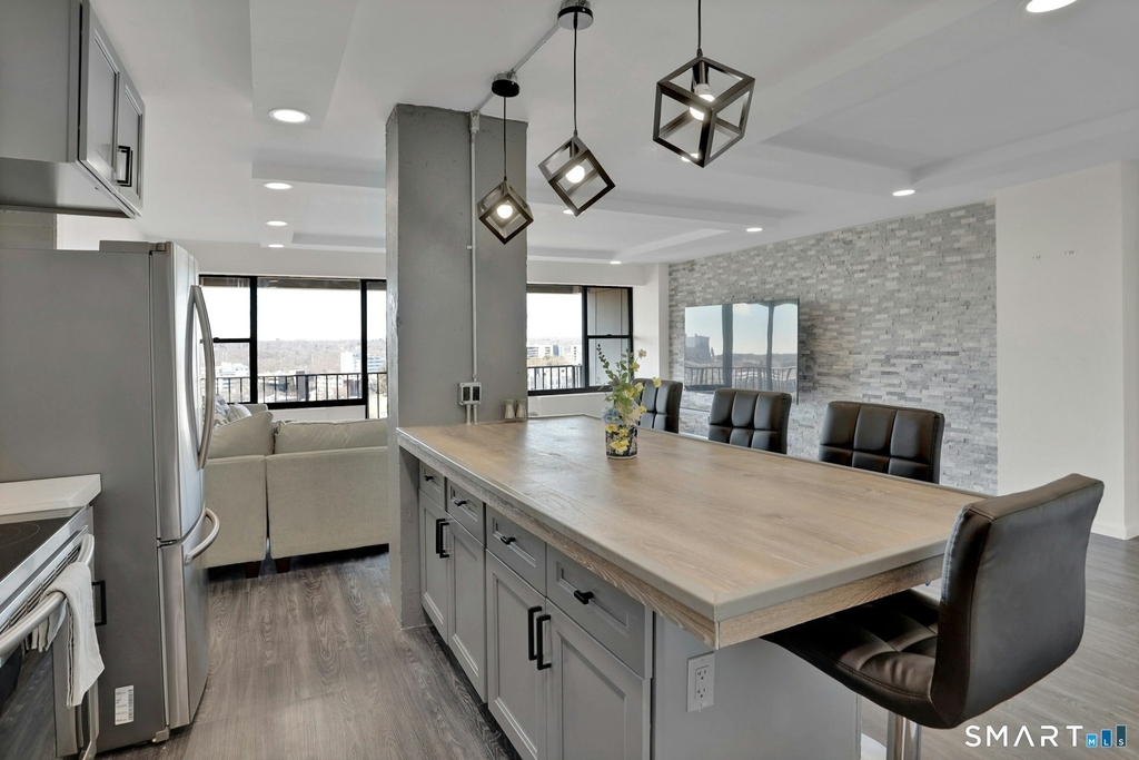 44 Strawberry Hill Avenue - Photo 2