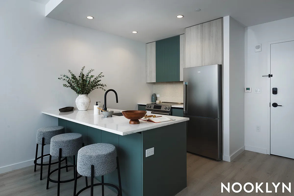 138 Bruckner Boulevard - Photo 2