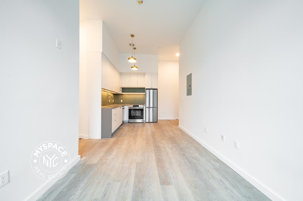 527 Grand Avenue - Photo 2