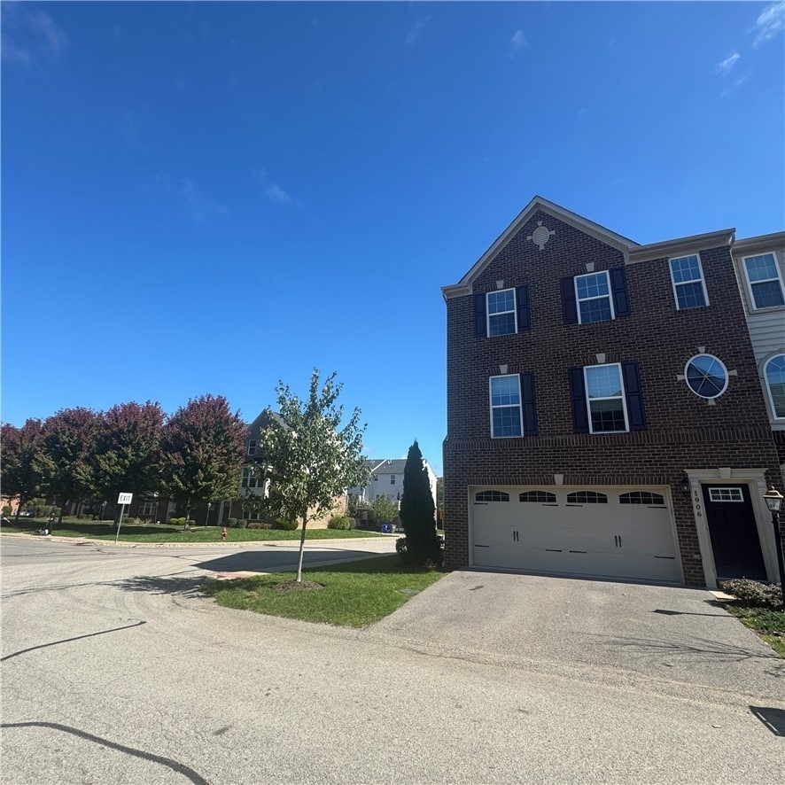 1906 Pointe View Drive - Photo 1