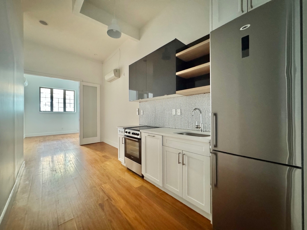 228 Kingsland Avenue - Photo 0