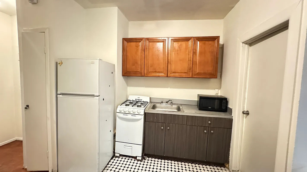 325 East 89th Street - Photo 4