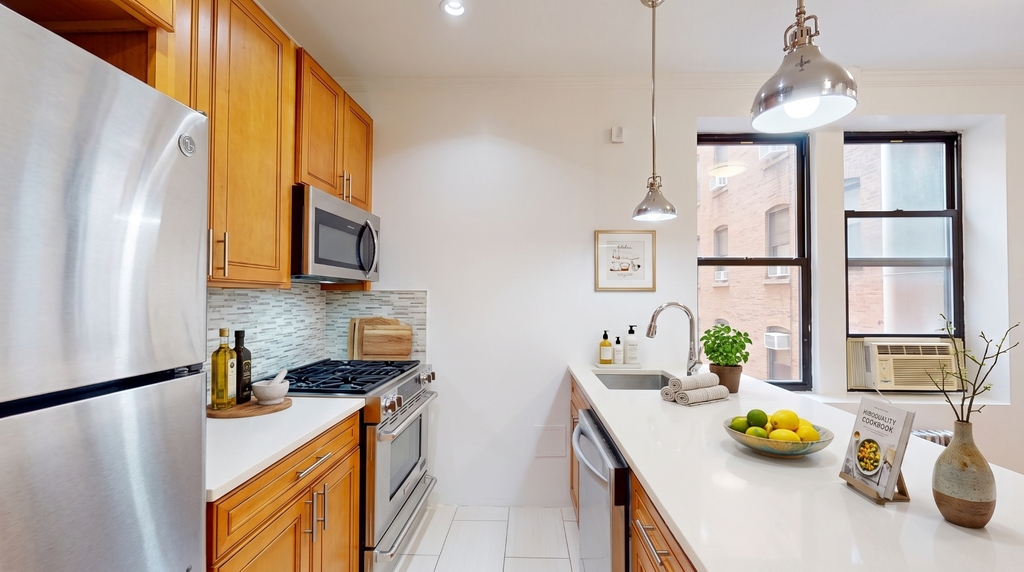 501 West 110th Street - Photo 6
