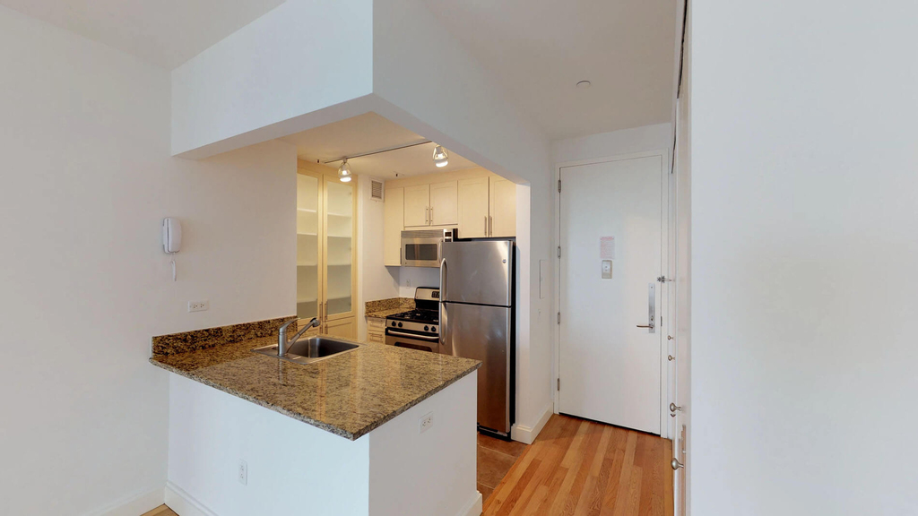 10 Hanover Square - Photo 2