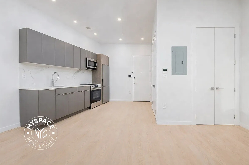 1499 Bedford Avenue - Photo 2