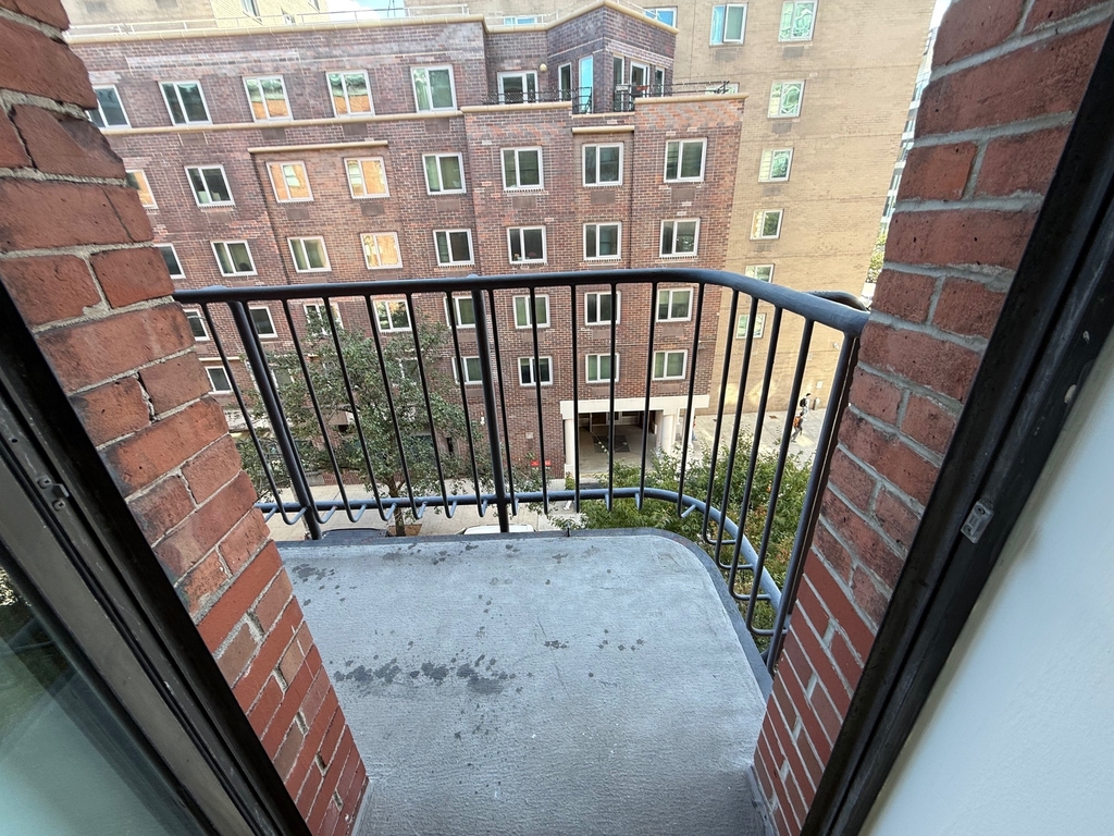 201 East 12th Street - Photo 3
