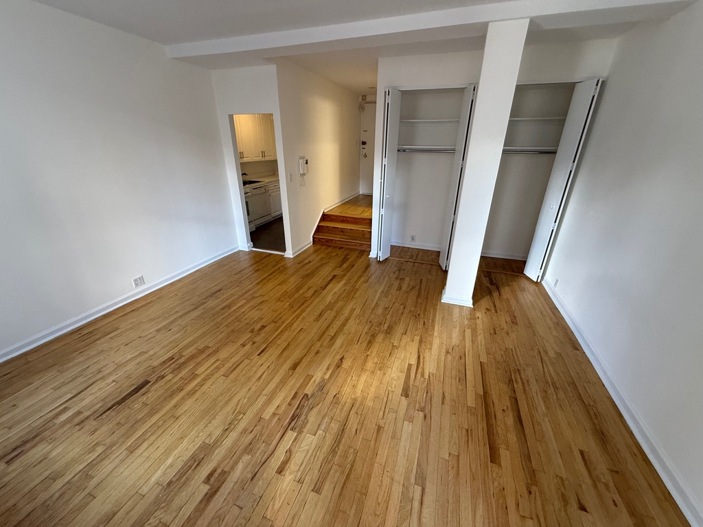 201 East 12th Street - Photo 5