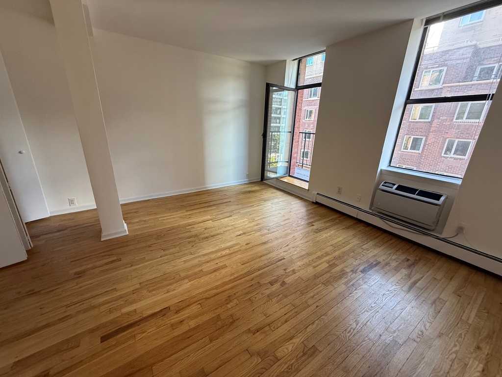 201 East 12th Street - Photo 1