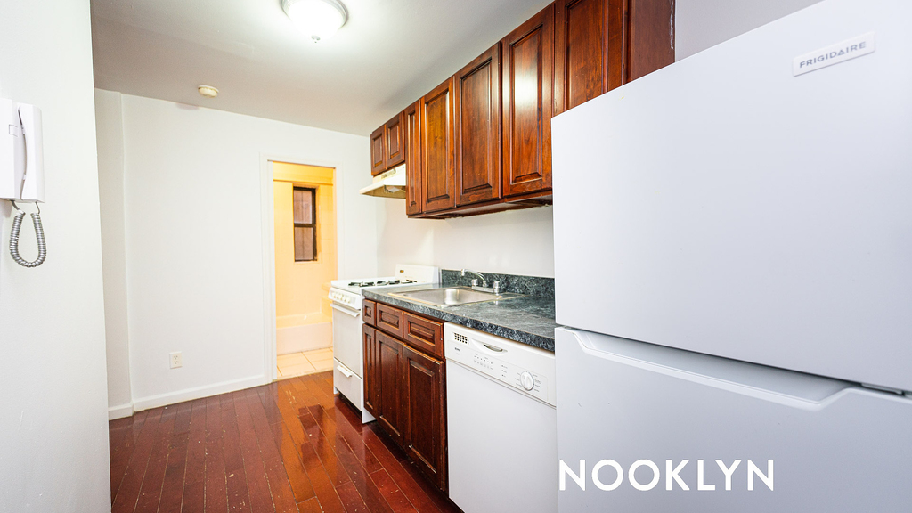 350 Greene Ave - Photo 5