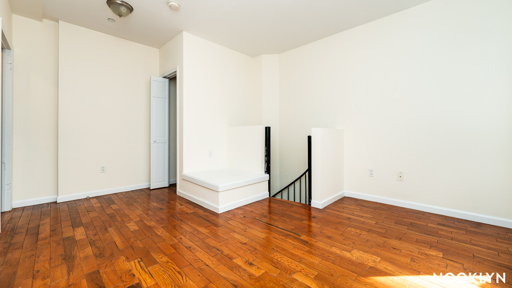73 Pineapple St - Photo 0