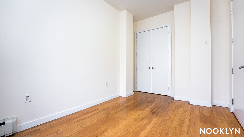 924 Metropolitan Ave - Photo 9