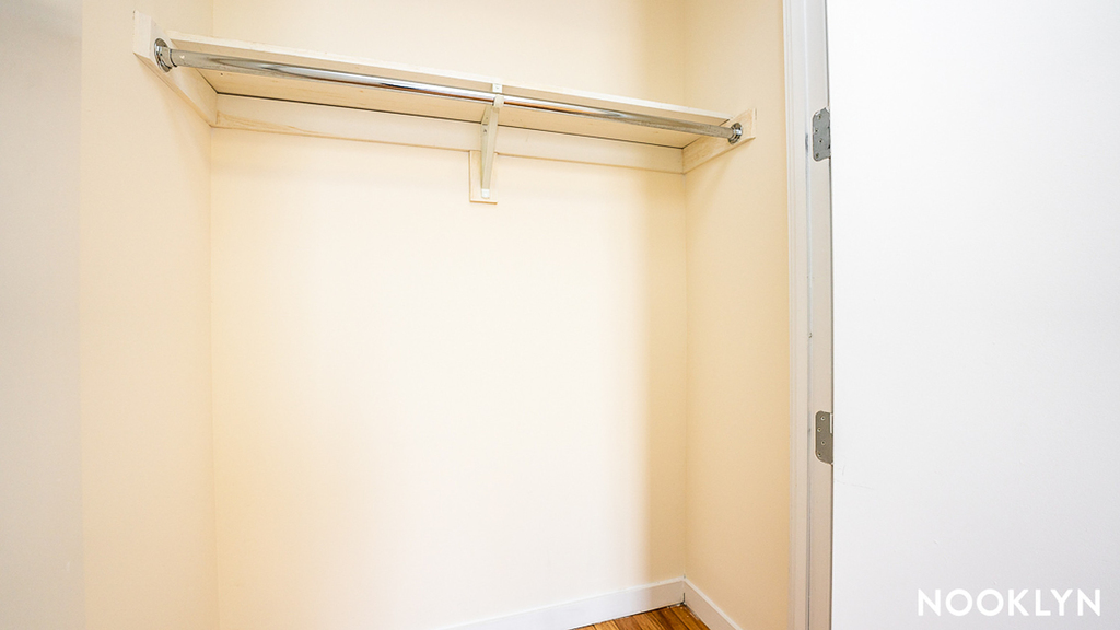924 Metropolitan Ave - Photo 7