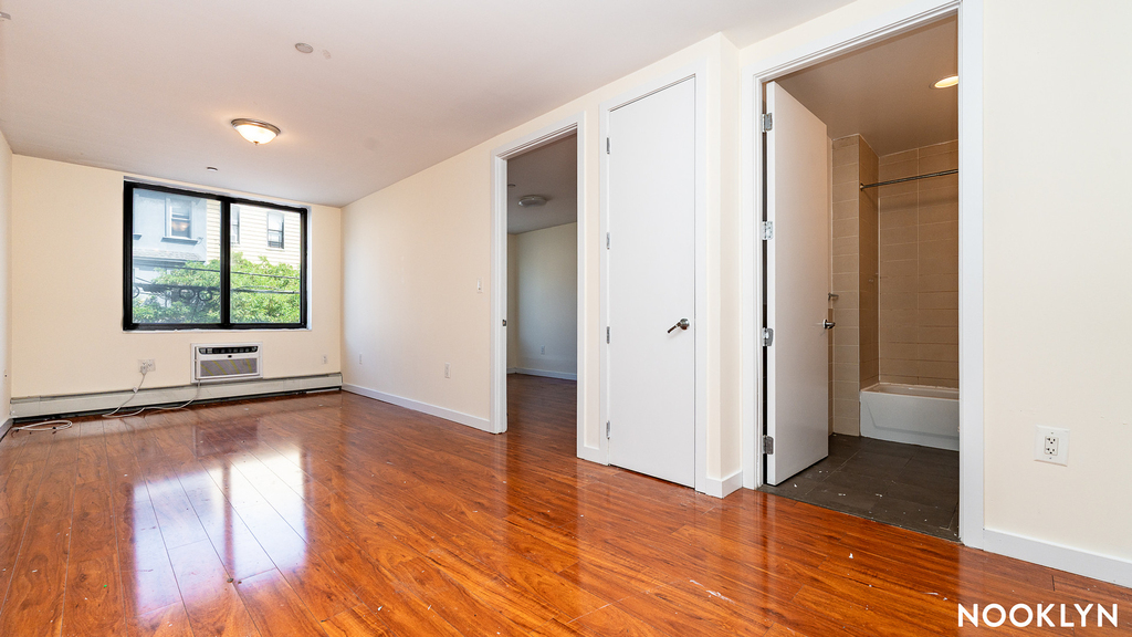 924 Metropolitan Ave - Photo 11