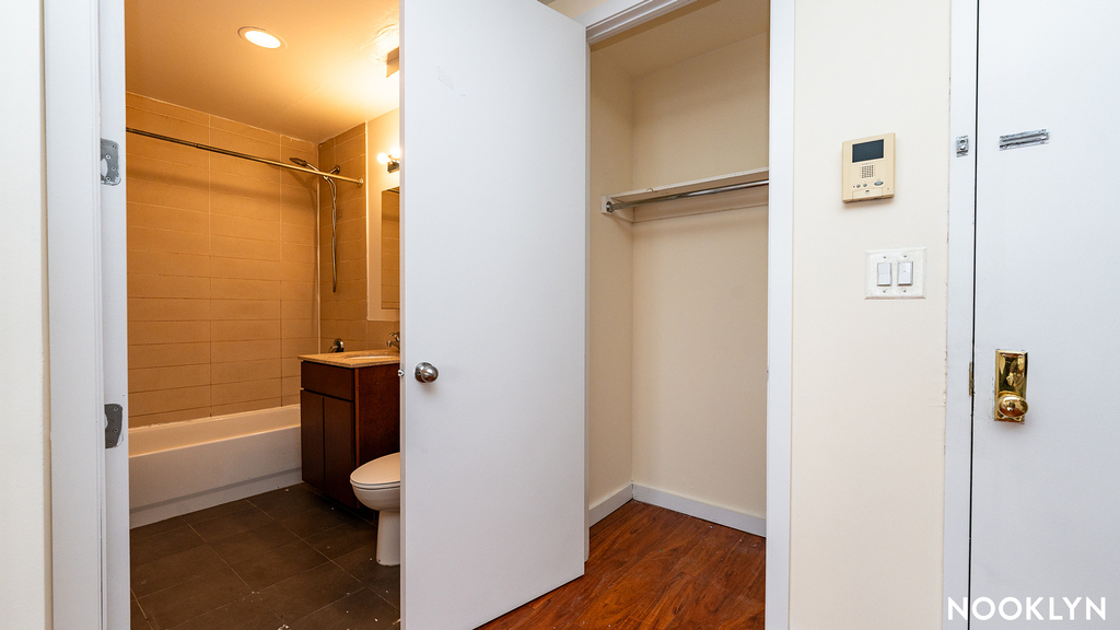 924 Metropolitan Ave - Photo 16