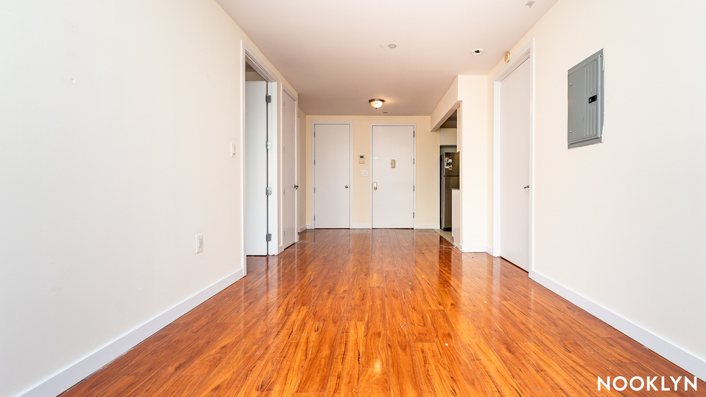 924 Metropolitan Ave - Photo 0