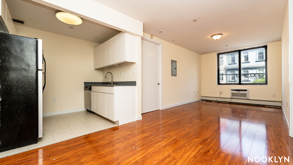 924 Metropolitan Ave - Photo 10