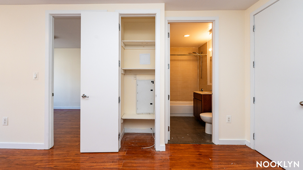 924 Metropolitan Ave - Photo 13