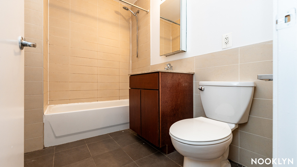 924 Metropolitan Ave - Photo 17