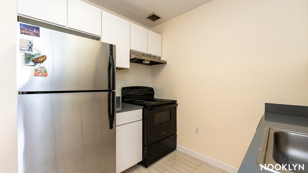 924 Metropolitan Ave - Photo 15