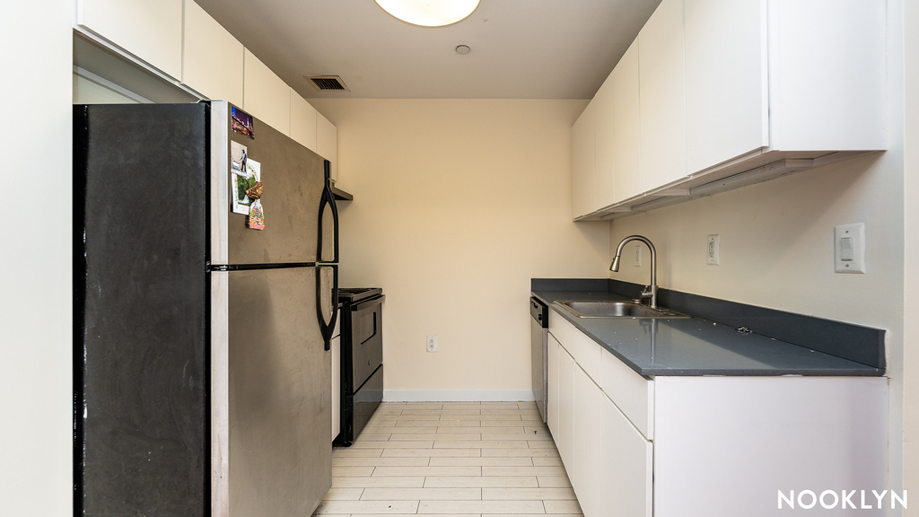 924 Metropolitan Ave - Photo 12